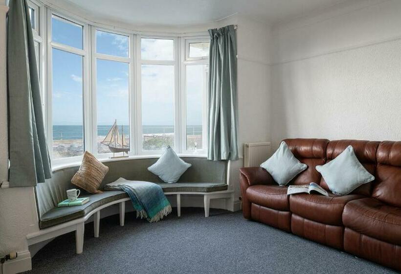 Beachcliffe House   Sea Front Property   Sleeps 10   Pet Friendly