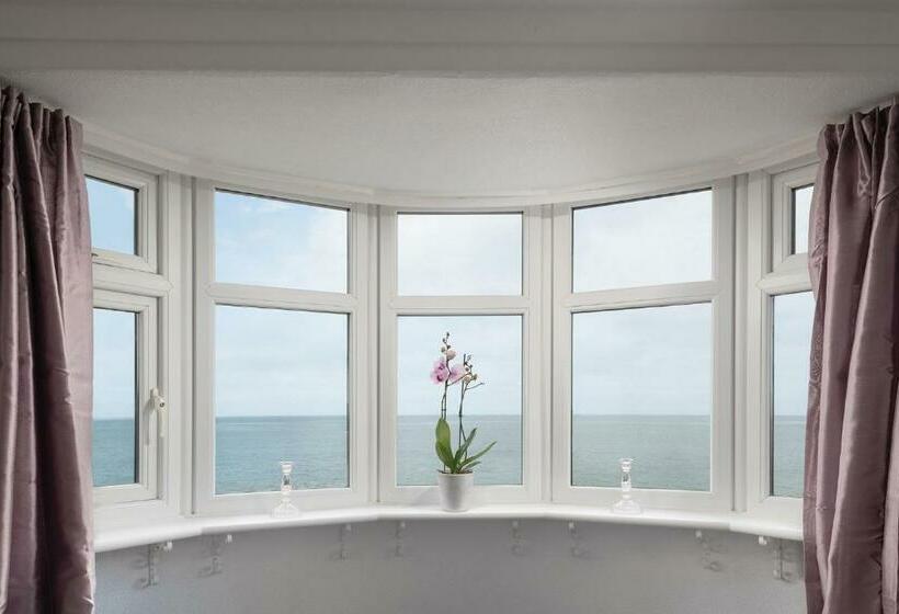 Beachcliffe House   Sea Front Property   Sleeps 10   Pet Friendly