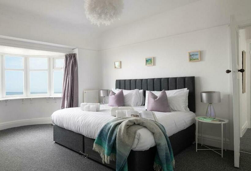 Beachcliffe House   Sea Front Property   Sleeps 10   Pet Friendly