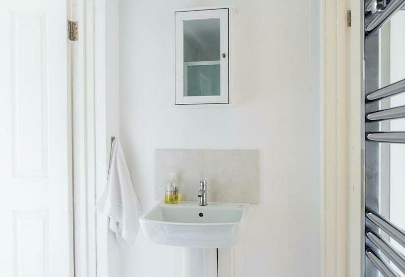 Double Ensuite In Central Forest Row