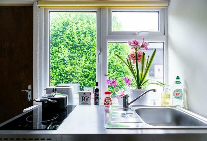 Double Ensuite In Central Forest Row