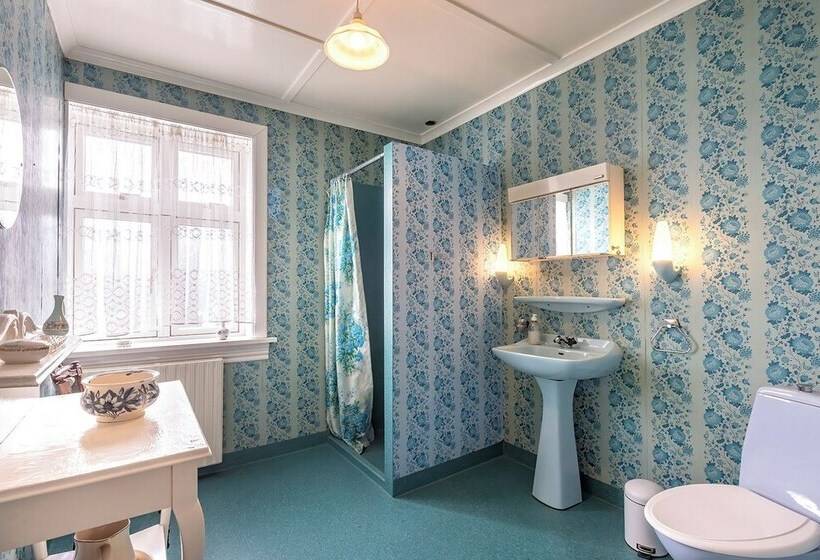 Downtown   Retro Decor   Stunning Views   Terrace