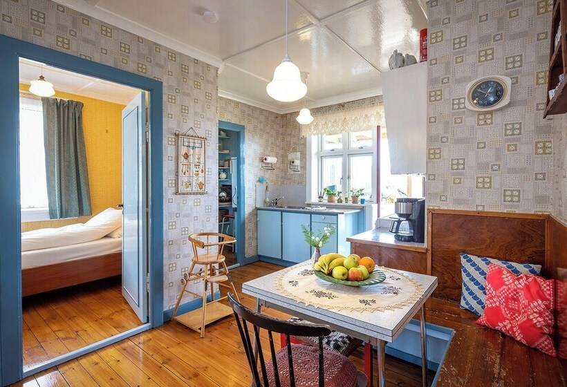 Downtown   Retro Decor   Stunning Views   Terrace