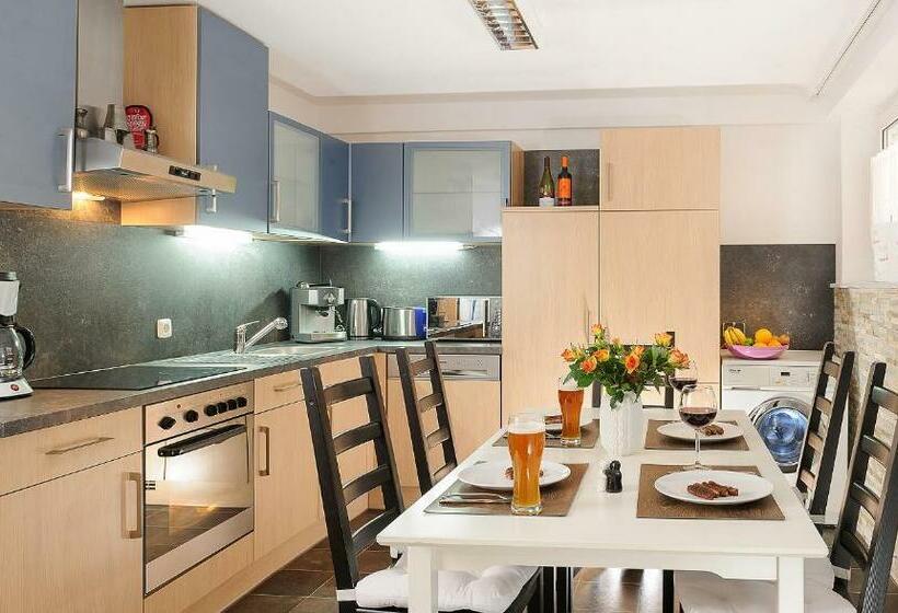 4 Zi Apartment, 80 Qm Mit Garten Nähe Messe Verkehrsgünstig, Ruhig, Parkplätze