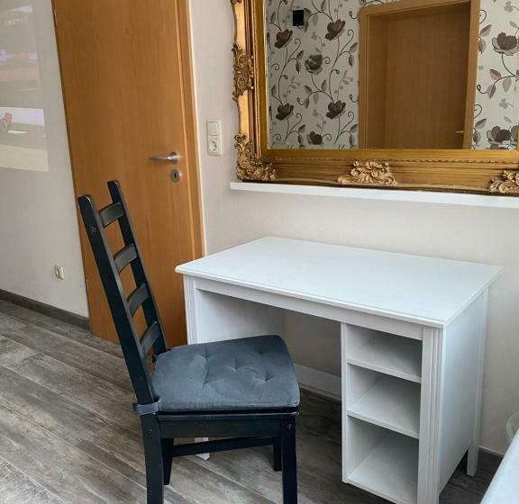 4 Zi Apartment, 80 Qm Mit Garten Nähe Messe Verkehrsgünstig, Ruhig, Parkplätze