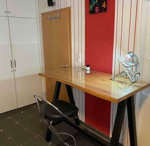 4 Zi Apartment, 80 Qm Mit Garten Nähe Messe Verkehrsgünstig, Ruhig, Parkplätze