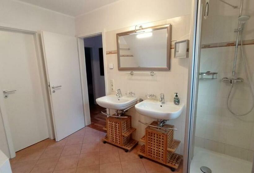 Haus Pangea   B47690