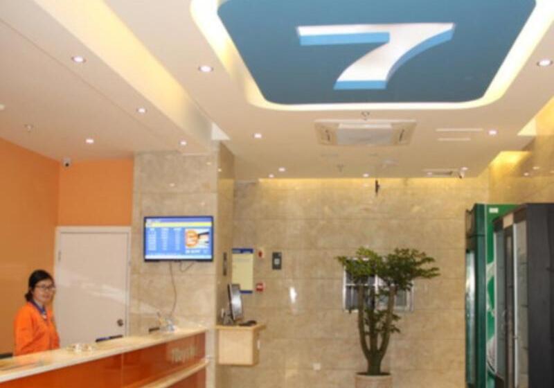 هتل 7 Days Inn Luzhou Longma Avenue District Government