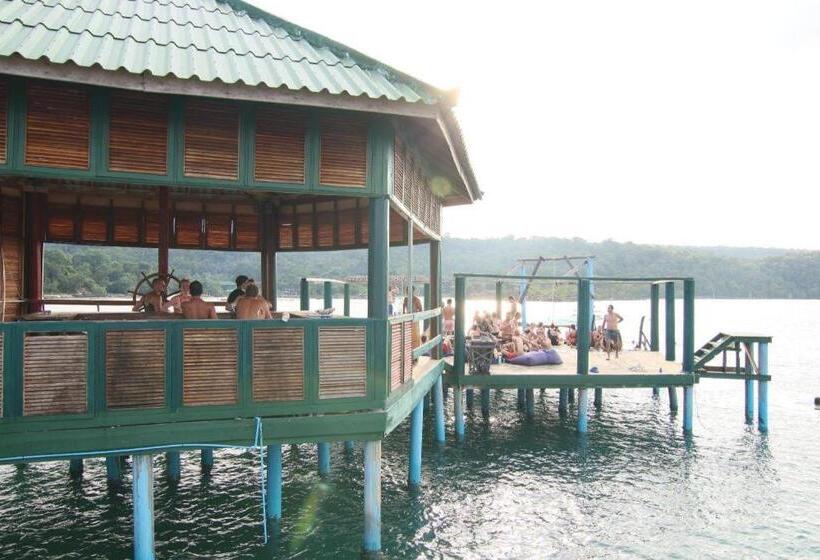 Отель Mad Monkey Koh Rong Samloem