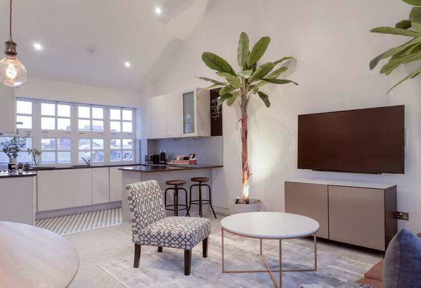 Luxury Apartment In The Heart Of Leicester With Parking