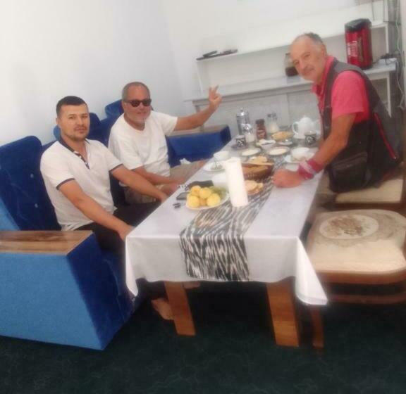 ペンション Gavhar House