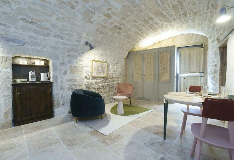 بنسيون Les Confidentielles