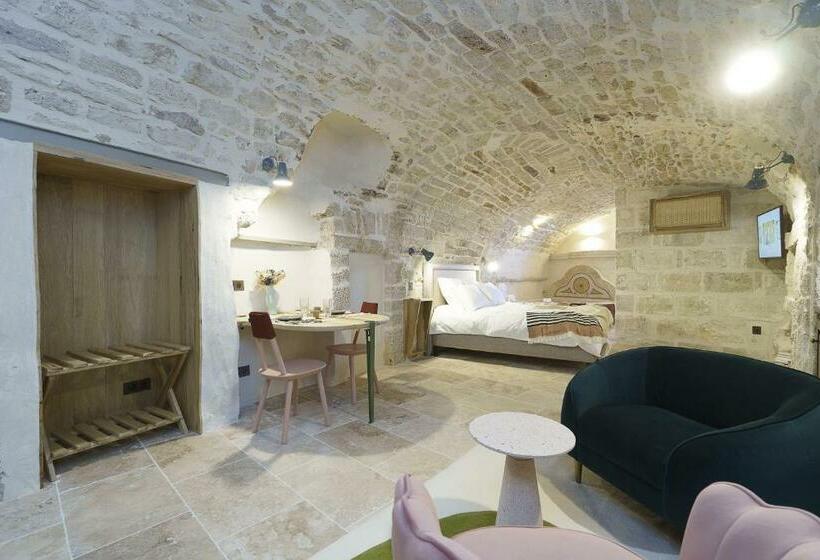 بنسيون Les Confidentielles