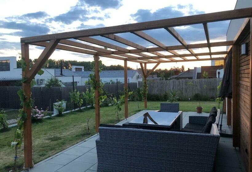 Prosluněný Dům S Výhledem Na Pálavu