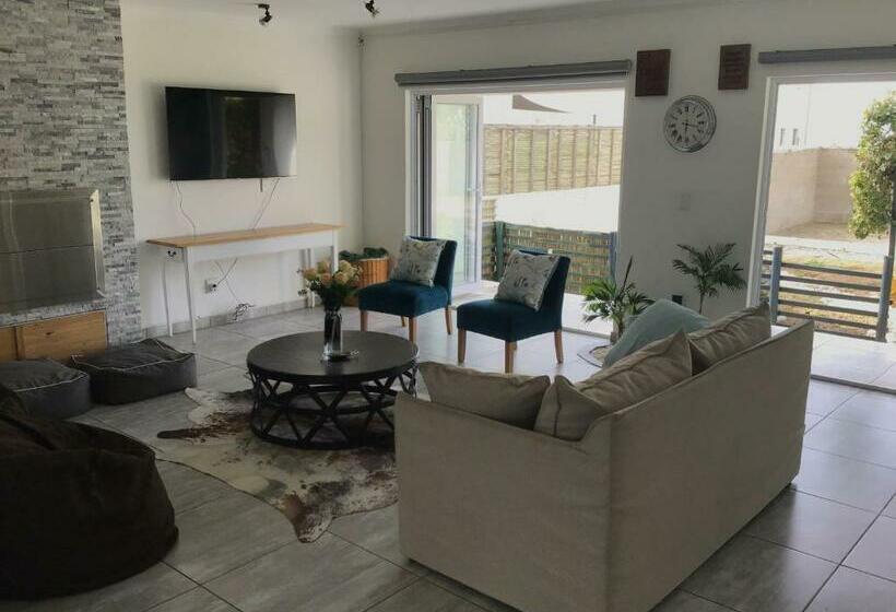 Sa Shores 32 On George Road Britannia Bay