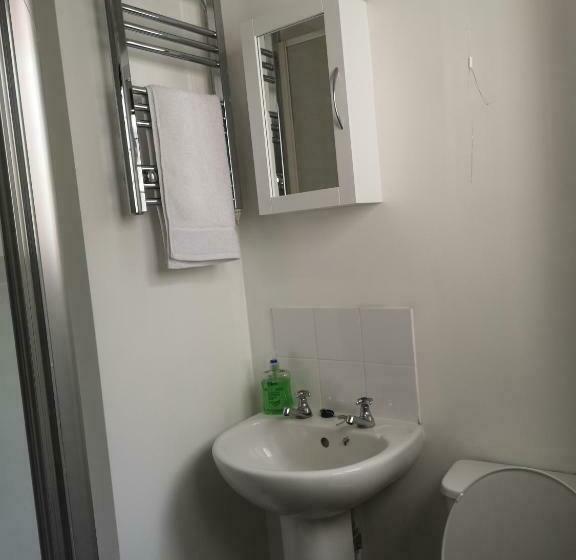 Spacious Entire Flat,1d