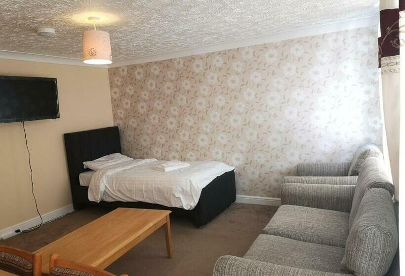 Spacious Entire Flat,1d