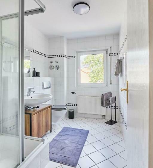 Spaciousliving Design Apartment Central Box Spring Bed Exhibition