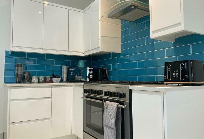 Tynwald Beachside Town House, West Kirby By Rework Accommodation