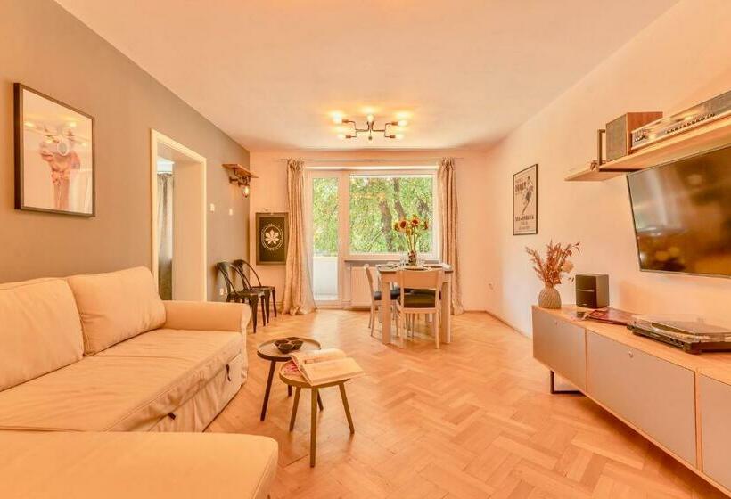 Castanilor 6 Hip Industrial Apartment Close To City Centre