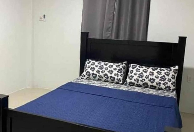 Charming 1 Bed House In Georgetown