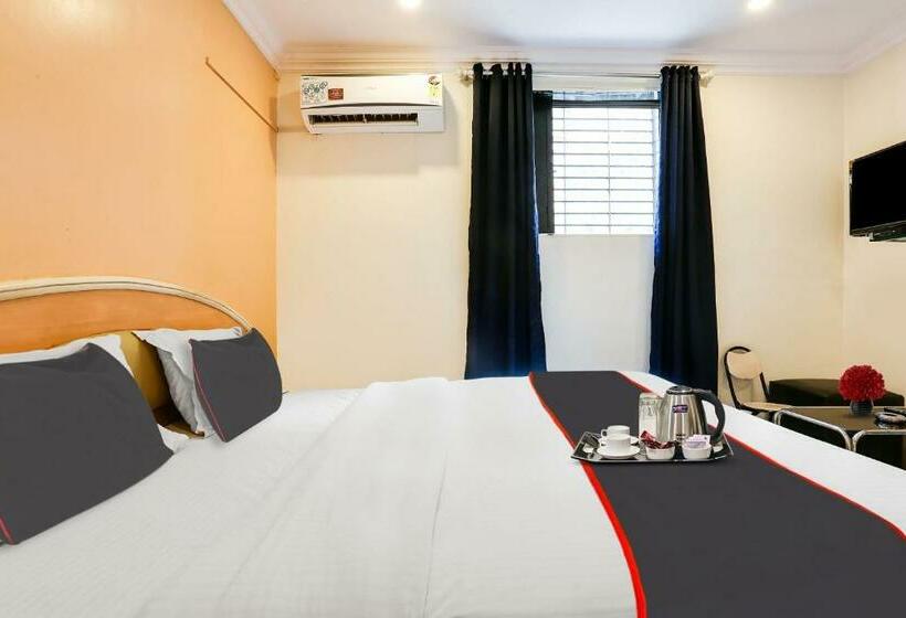 Collection O 61246 Hotel De Meridian Near Versova Beach