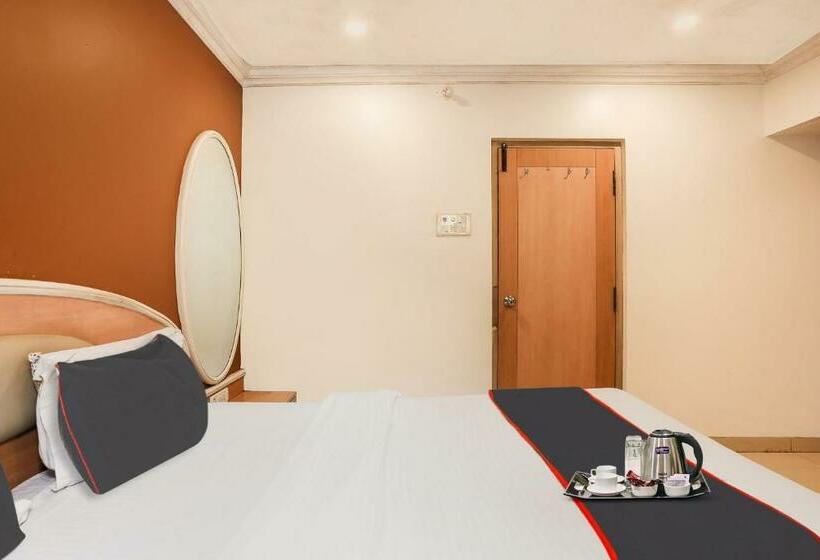 Collection O 61246 Hotel De Meridian Near Versova Beach