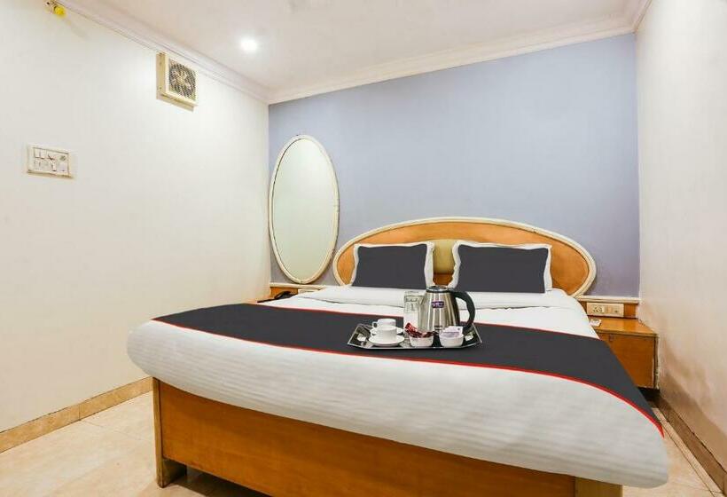 Collection O 61246 Hotel De Meridian Near Versova Beach