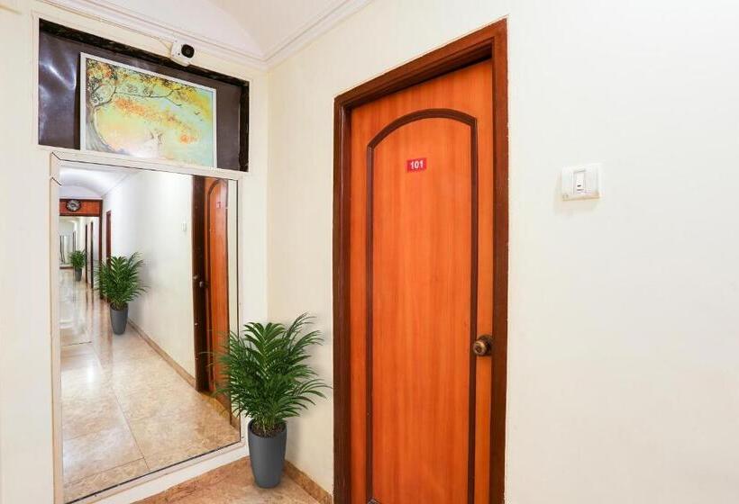 Collection O 61246 Hotel De Meridian Near Versova Beach