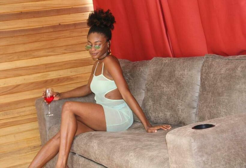 Bushotel Puerto Viejo With Private Hot Tube Very Close To Town