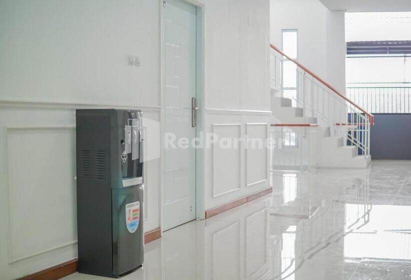 Отель Dmanggo Guest House Syariah Redpartner