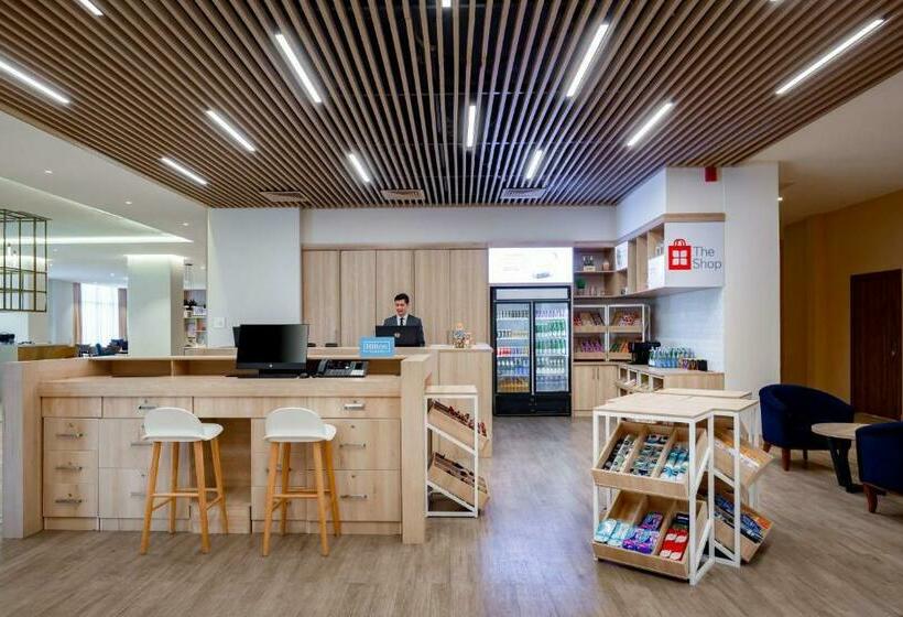בית מלון כפרי Hilton Garden Inn Samarkand