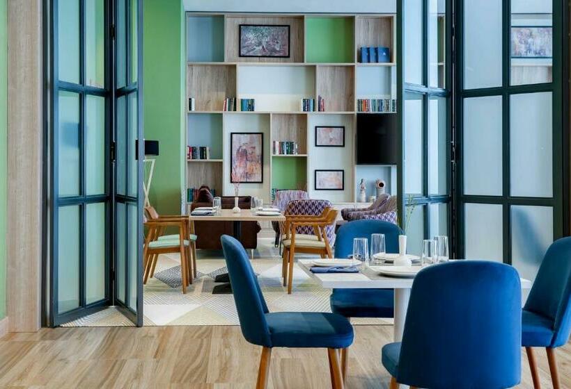 בית מלון כפרי Hilton Garden Inn Samarkand