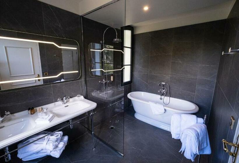 Отель Hôtel Du Cirque Et De La Cascade