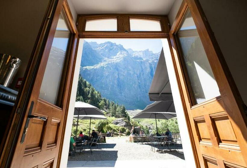 Отель Hôtel Du Cirque Et De La Cascade