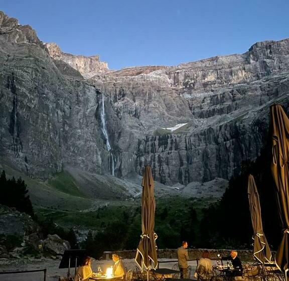 Отель Hôtel Du Cirque Et De La Cascade