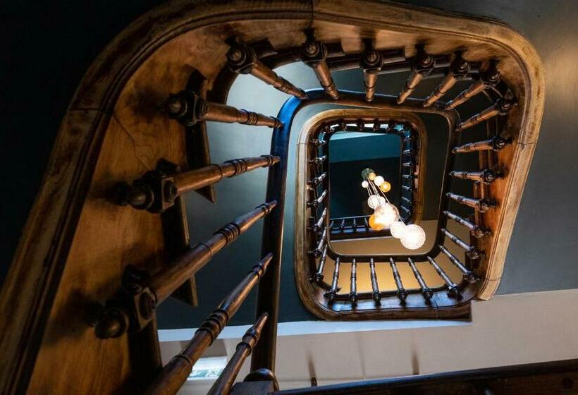 Отель Hôtel Du Cirque Et De La Cascade