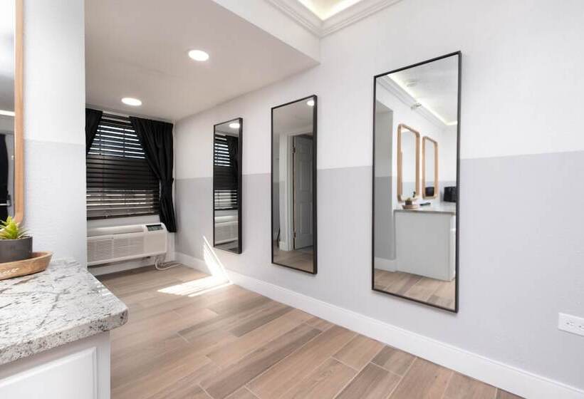 فندق The Westerner   Extended Stay