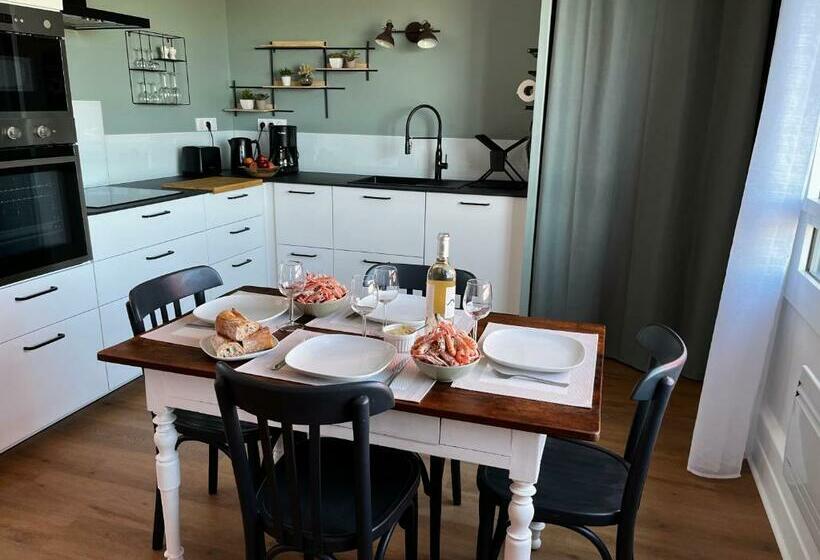 Lostendro, Appartements Vue Port