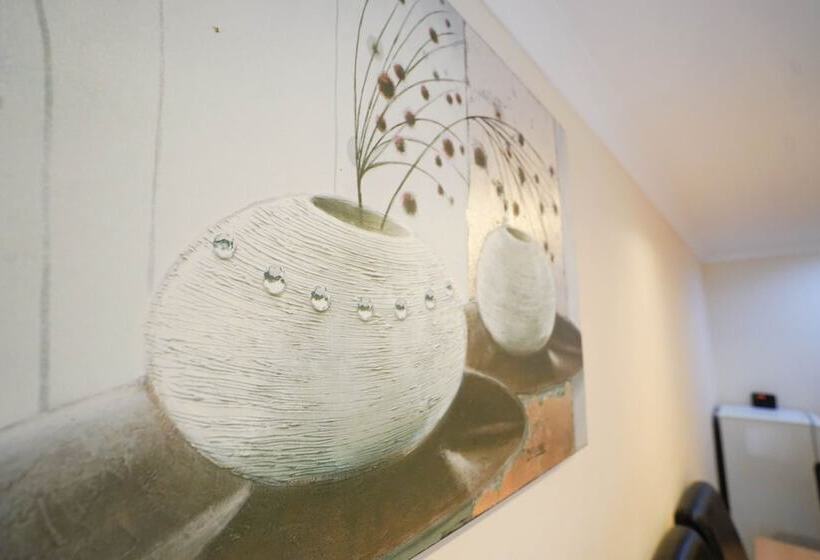 Lovely 2 Bed Apartment In London