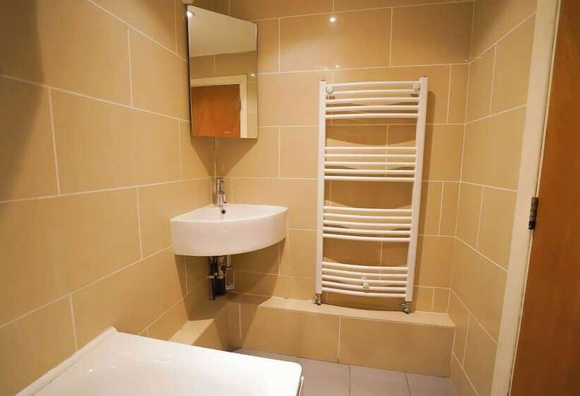 Lovely 2 Bed Apartment In London