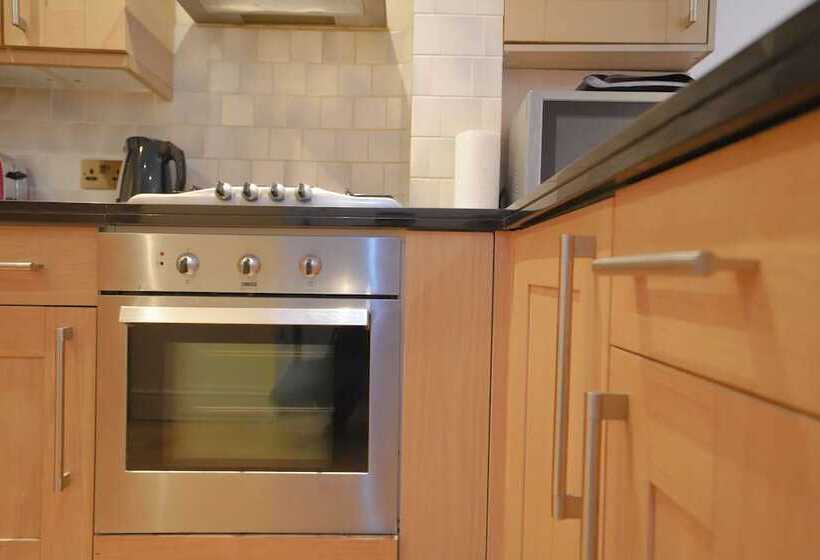 Lovely 2 Bed Apartment In London