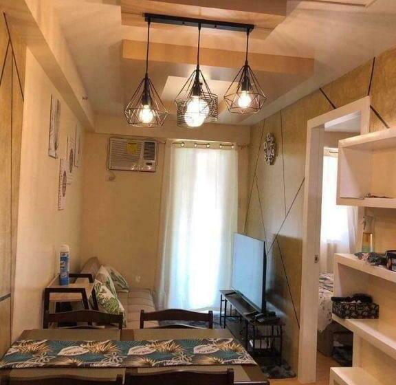 پانسیون Arezzo Place Condominium By Lord Residences