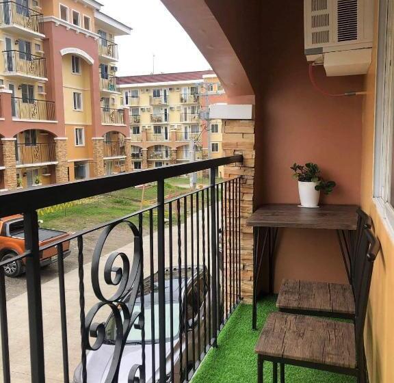 پانسیون Arezzo Place Condominium By Lord Residences