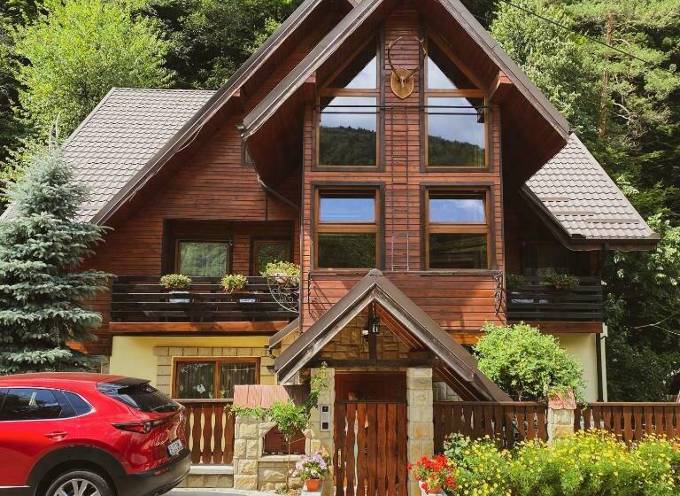 بنسيون Casa Cu Vitralii