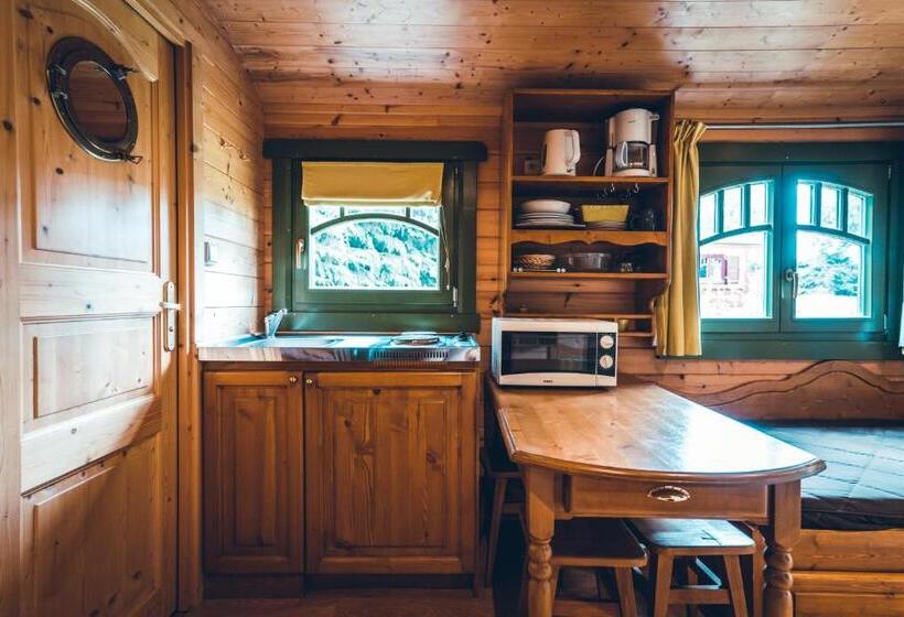 펜션 Domaine De La Ville Suzanne   Chambres D Hôtes, Roulottes Et Cabanes