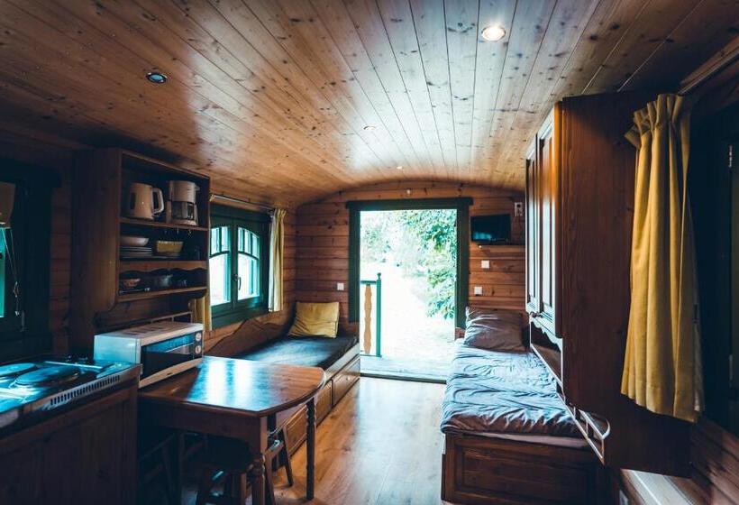 펜션 Domaine De La Ville Suzanne   Chambres D Hôtes, Roulottes Et Cabanes