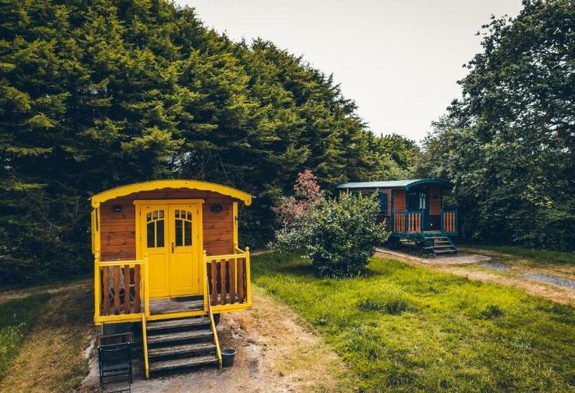 펜션 Domaine De La Ville Suzanne   Chambres D Hôtes, Roulottes Et Cabanes