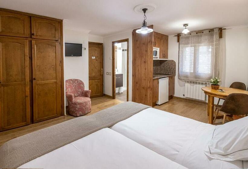 פנסיון Esera Room