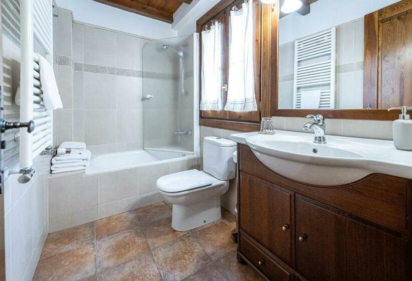 פנסיון Esera Room